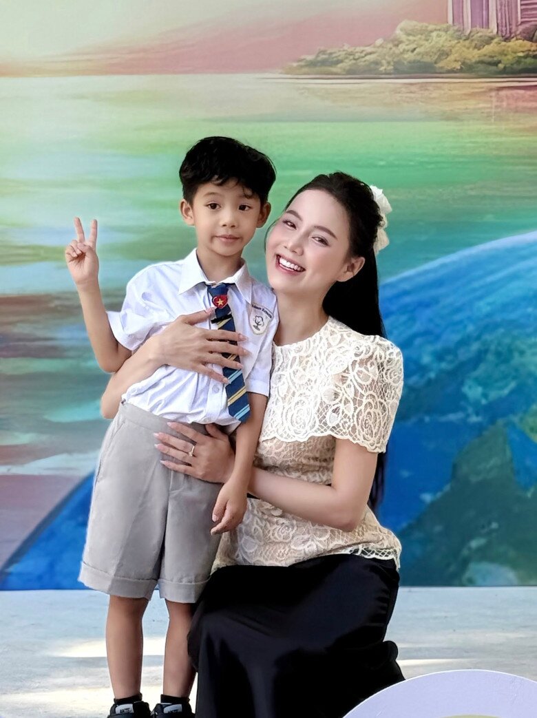 Mỹ nhân VTV xinh như hoa, 23 tuổi sinh con giờ làm mẹ đơn thân đẹp nõn nà, được nam thần cùng đài yêu - 9