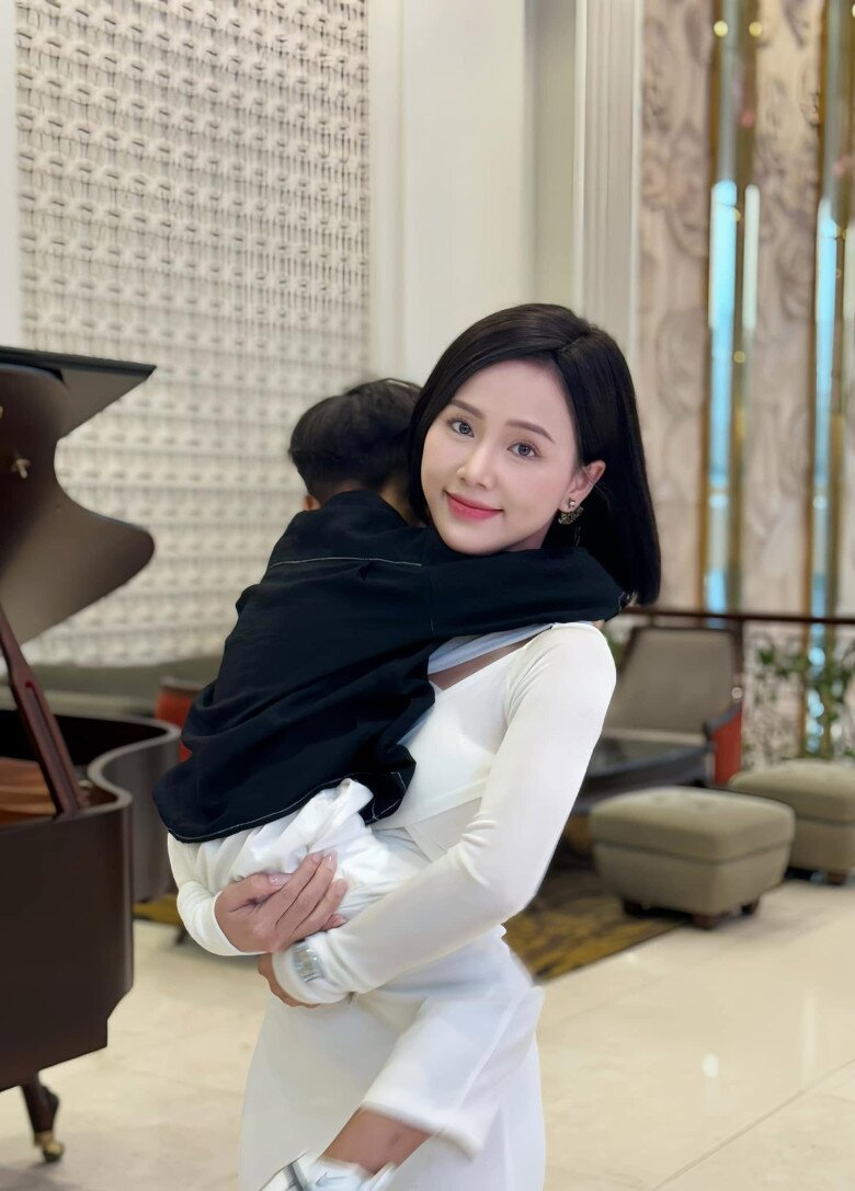 Mỹ nhân VTV xinh như hoa, 23 tuổi sinh con giờ làm mẹ đơn thân đẹp nõn nà, được nam thần cùng đài yêu - 10