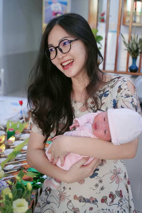 Mẹ bỉm đẹp rạng rỡ sau sinh.