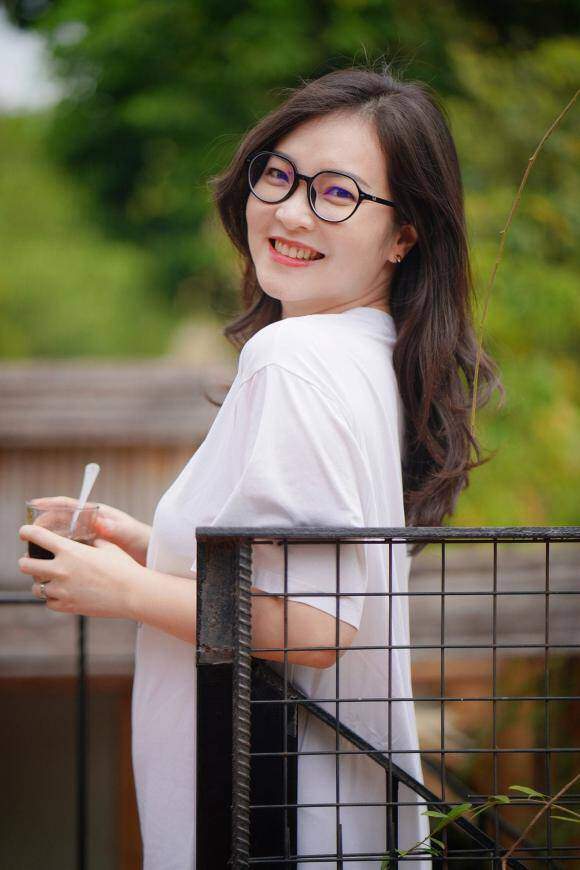 8X vẫn đảm nhiệm các công việc khác của nhà đài trong thời gian mang bầu.