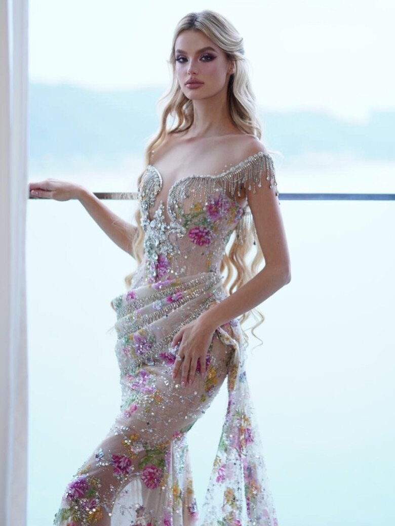 Mẹ một con đẹp mòn con mắt khi sang Việt Nam tham gia các hoạt động của Miss World 2026 mới đây.