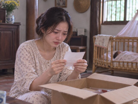 Bà bầu - Bên trong hộp bánh dẻo chồng gửi về quê vô tình rơi ra một mảnh giấy, tôi mở ra xem mà lặng người