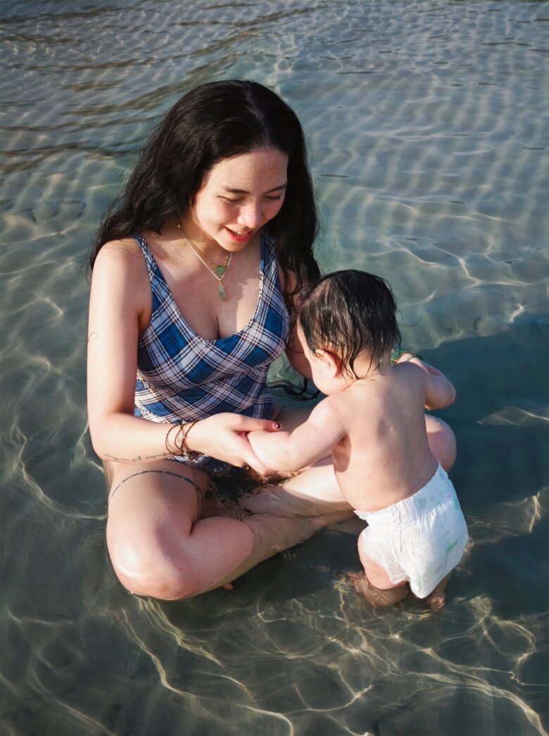Hotgirl trường cấp 3 ở Hà Nội có mẹ là hiệu phó nổi tiếng, mặc bikini khoe dáng nuột nà sau sinh con đầu lòng - 9