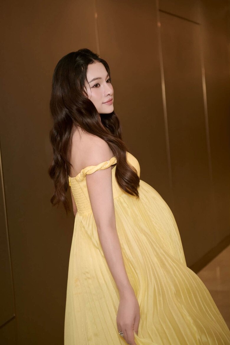 Hot girl Hải Phòng đi thi hát cưới luôn giám đốc âm nhạc hơn 13 tuổi, giờ mang thai đôi bụng bầu amp;#34;vượt mặtamp;#34; vẫn xinh - 4