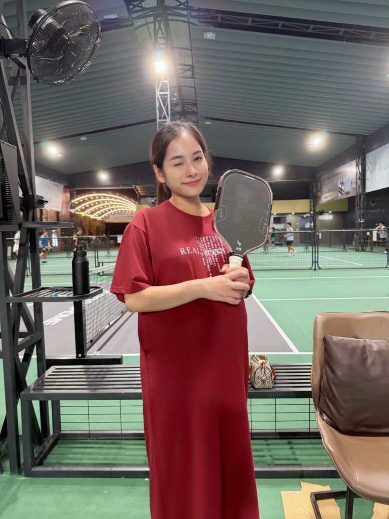 Người đẹp Hải Phòng có thai kỳ năng động, chăm tập luyện.