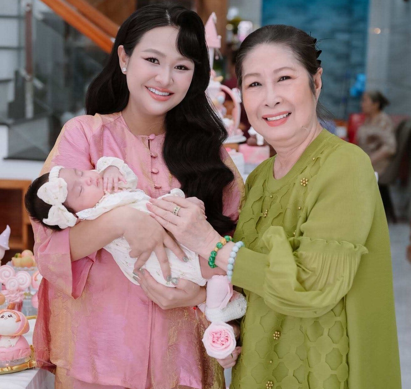 Hotmom Cần Thơ giảm 31kg khoe dáng nuột sau sinh, mẹ chồng là NSƯT nổi tiếng, chi 200 triệu cho con dâu đẻ viện quốc tế - 9