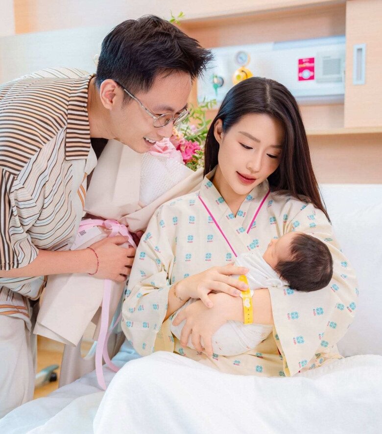 Nhan sắc xinh không tỳ vết của sản phụ 9X ngày vượt cạn.