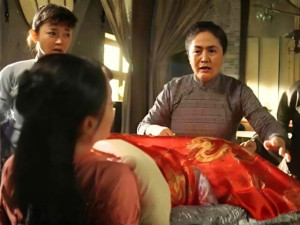 Tại sao phụ nữ Trung Quốc ngày xưa luôn đặt chậu nước nóng bên cạnh khi sinh con?