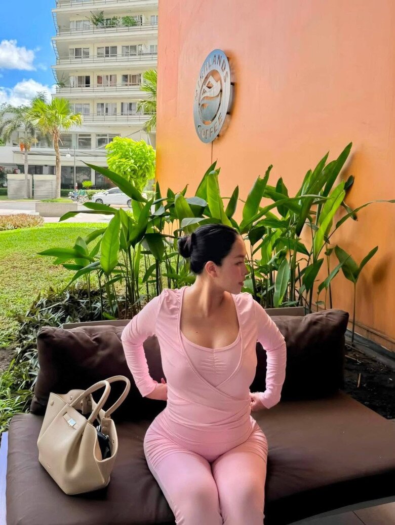 Hot girl TP.HCM đẹp hút hồn được anh ruột Bảo Thy rước về dinh, mang bầu lần 3 dưỡng thai trong cung điện 7 tầng - 7