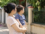 Bà bầu - Một mình sinh con rồi làm mẹ đơn thân, tôi đổi đời sau một lần sang xin hái xoài nhà hàng xóm