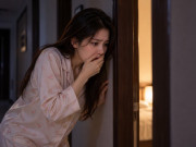Bà bầu - Cuối tuần anh trai chị dâu về chơi, vô tình đi ngang nhìn vào phòng anh chị, tôi khóc không thành tiếng