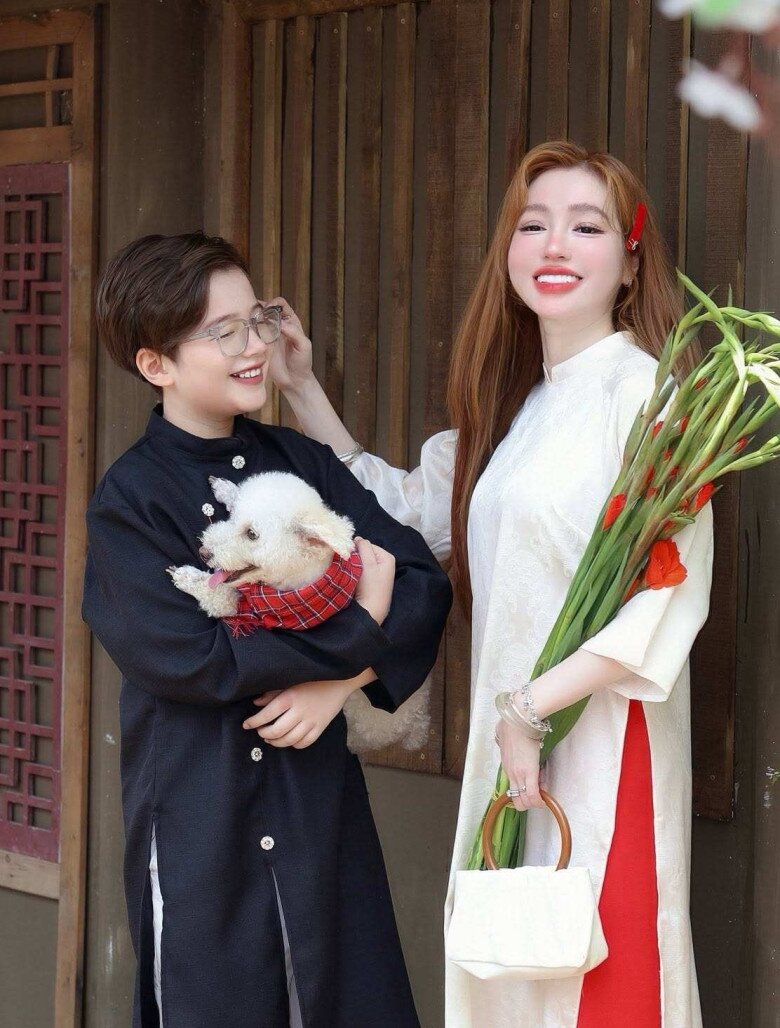 Còn Alfie Túc Mạch 11 tuổi rất bảnh bao, ra dáng soái ca.