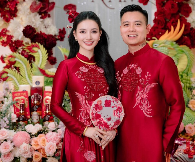 Diễn viên Bích Thủy VTV bên chồng thạc sĩ điển trai.