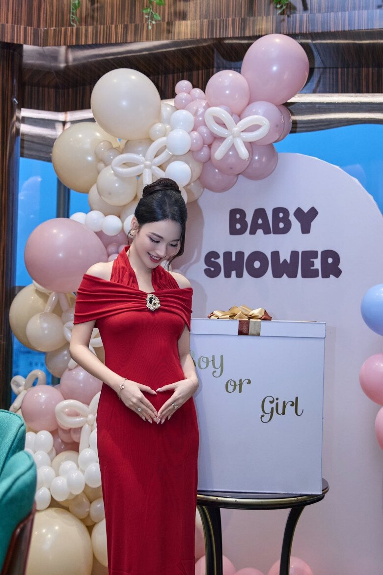 Mỹ nhân VTV thông báo sinh con đầu lòng với chồng thạc sĩ, sống nhung lụa trong cơ ngơi ở khu đất vàng Hà Nội - 4