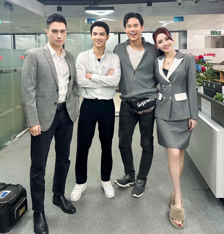 Mỹ nhân VTV thông báo sinh con đầu lòng với chồng thạc sĩ, sống nhung lụa trong cơ ngơi ở khu đất vàng Hà Nội - 10