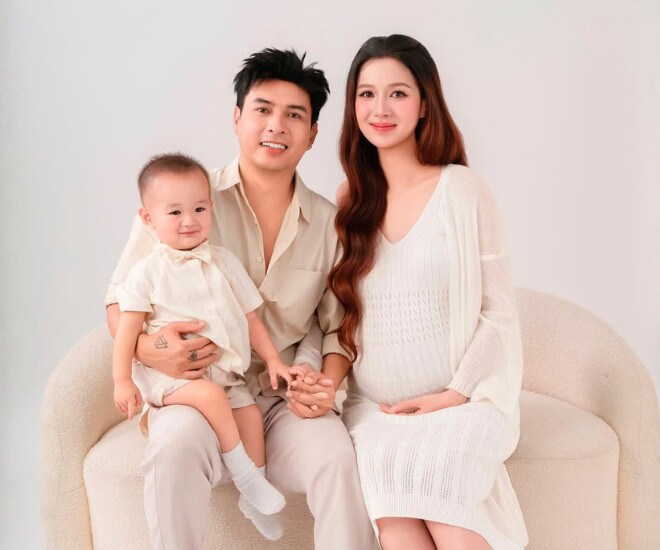Người mẫu Tuệ Như mang thai con thứ 2 với ca sĩ Hồ Quang Hiếu sau hơn 1 năm sinh quý tử đầu lòng.