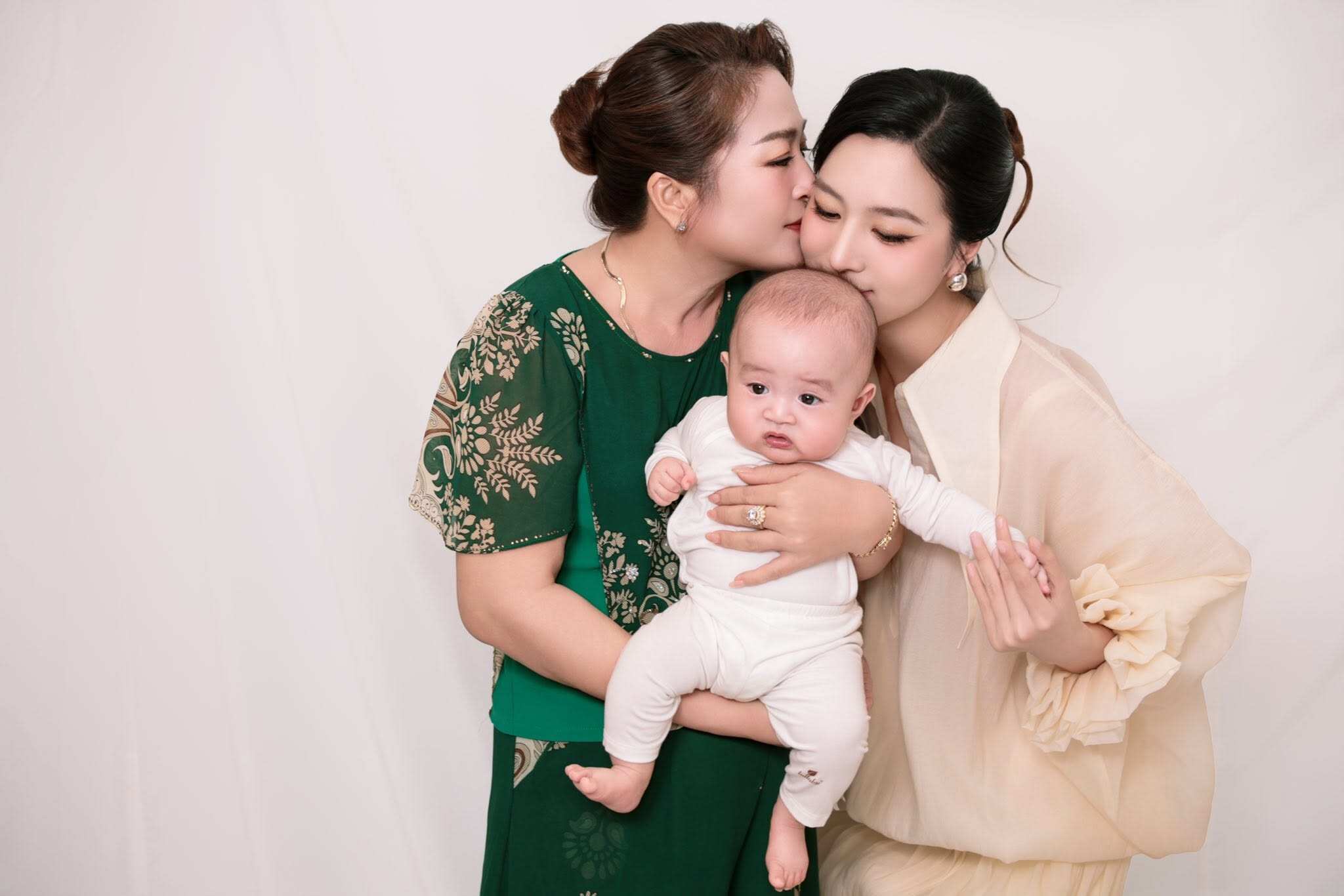 Người mẫu Tuệ Như - vợ đẹp cao 1m8 của Hồ Quang Hiếu: Bầu lần 2 vẫn háo hức như lần đầu làm mẹ - 12
