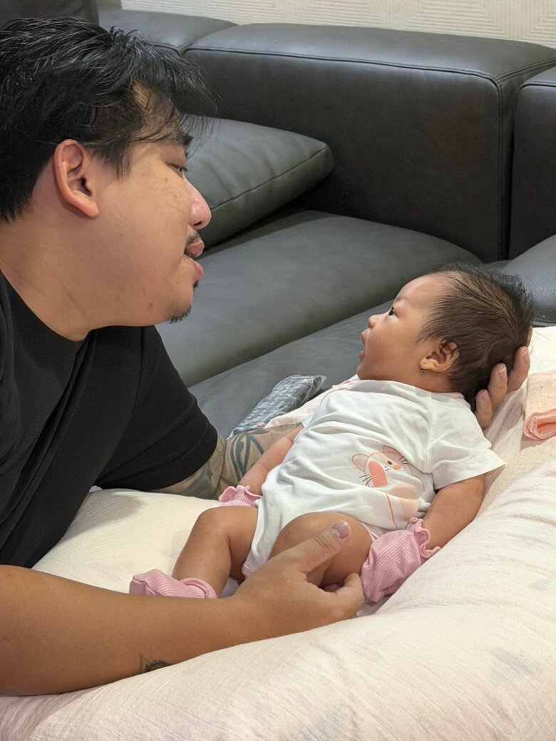 Chồng CEO phụ vợ chăm con.