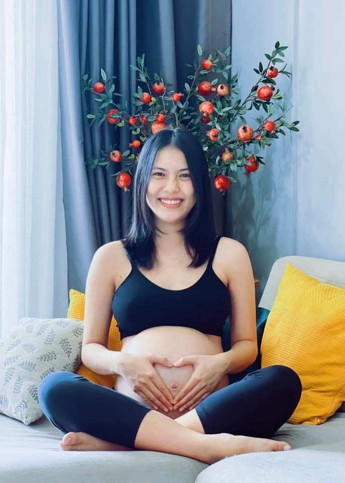 Cách đây 4 năm, 9X mang thai con đầu lòng, ghi điểm bởi nhan sắc rạng rỡ.