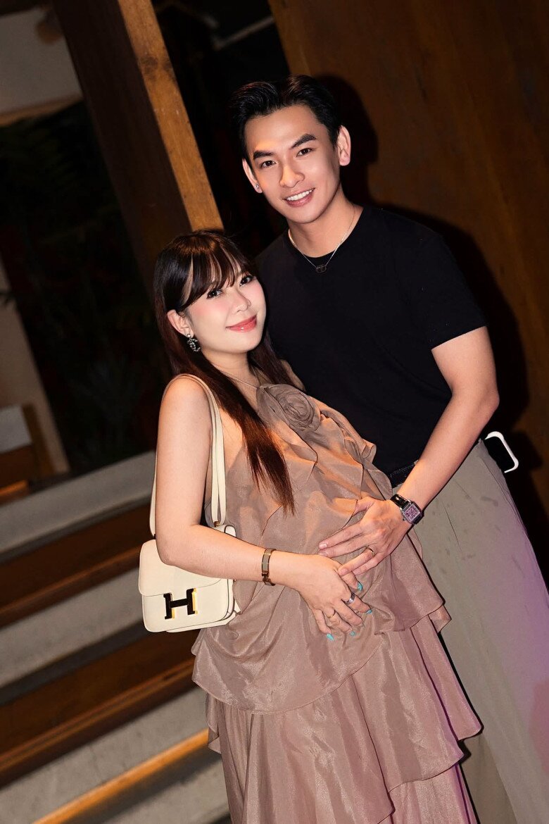 Soái ca màn ảnh Việt lấy vợ hot girl, đếm ngược ngày đón con đầu lòng sau 4 năm cưới - 11