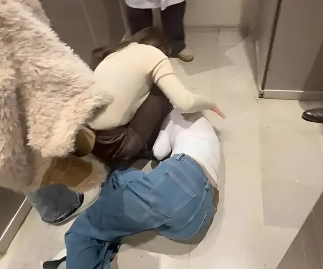 Người mẹ mới sinh ngất xỉu tại quán lẩu và lý do đằng sau gây sốc.