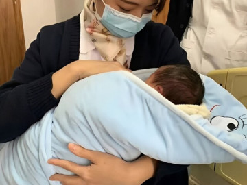 Mẹ siêu âm thấy thai nhi mọc “vật thể lạ” ở mông, xác suất hiếm gặp, tình trạng bé gái hiện tại gây chú ý