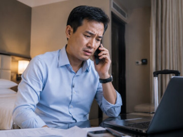 Bà bầu - Đi công tác nhớ vợ bầu nên gọi về, nghe giọng nói lạ từ đầu dây bên kia, tôi vội chuyển cho em 50 triệu