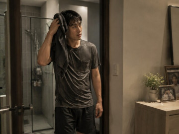 Bà bầu - Đêm mưa xin ngủ nhờ nhà vợ cũ, nhìn thứ bị vứt đi trong nhà tắm, tôi vội xin tái hôn