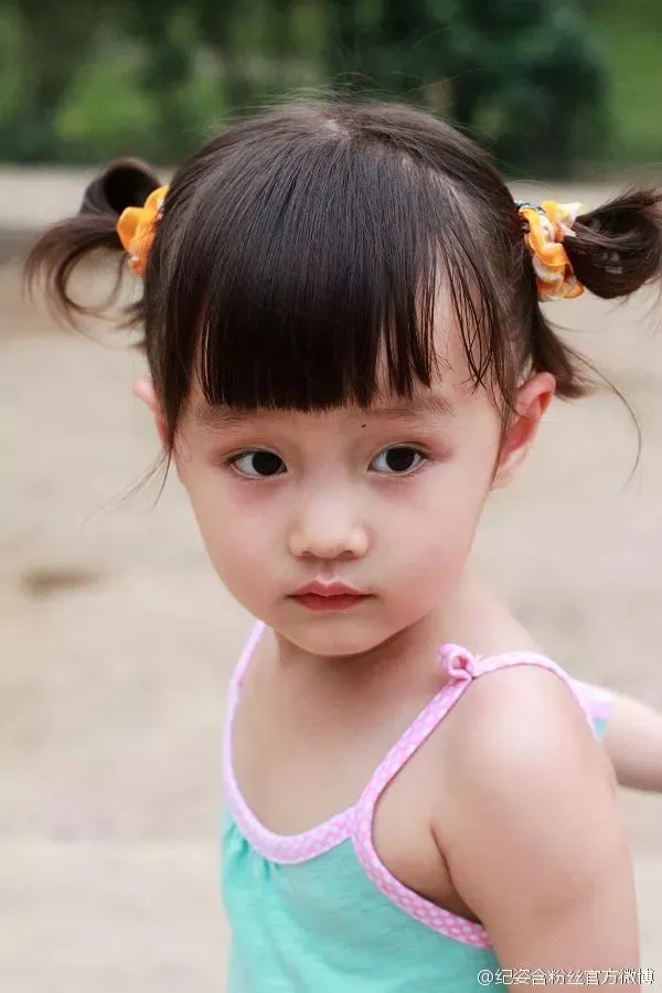 amp;#34;Con gáiamp;#34; Triệu Vy dậy thì thay đổi bất ngờ so với lúc nhỏ, bị cư dân mạng cấm phẫu thuật thẩm mỹ vì quá xinh - 3