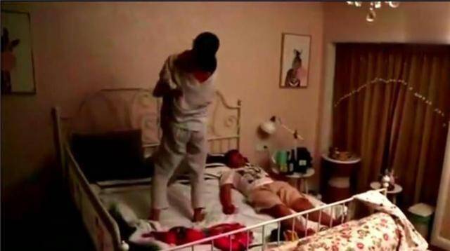 Vợ lúc nào cũng mệt mỏi, kêu than chán ở nhà, chồng xem camera giám sát phòng ngủ thì sững sờ - 2