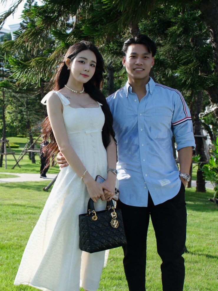 Nữ đại gia Ninh Bình lấy cầu thủ kém 3 tuổi, cảm thấy bị amp;#34;ra rìaamp;#34; khi chồng liên tục bênh con gái riêng - 4
