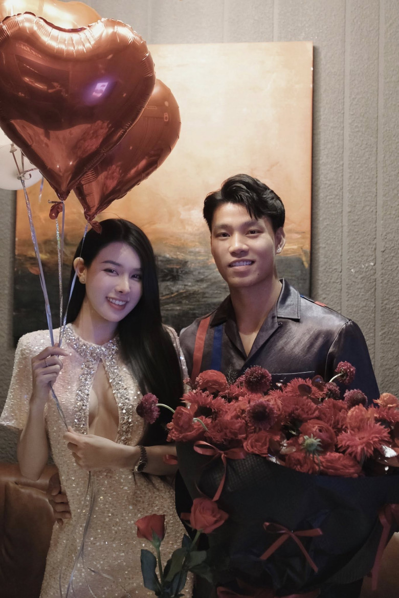 Trần Bích Hạnh và Văn Thanh kết hôn hồi tháng 6 vừa qua và đó cũng là lần hiếm hoi bà mẹ công khai con gái.