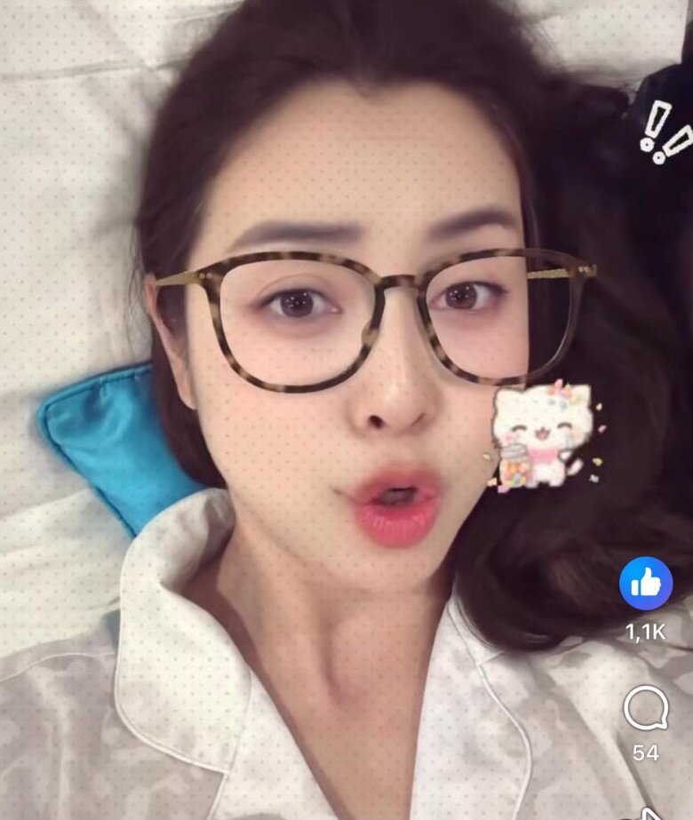 Nhan sắc mẹ 4 con của Jennifer Phạm gây chú ý.