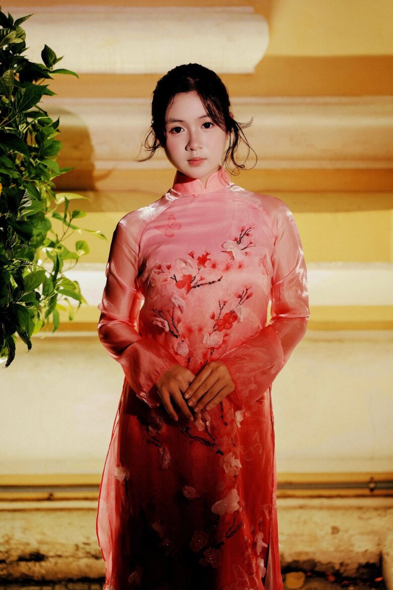 Bé gái TP.HCM rất xinh được Trấn Thành, Trường Giang quý mến, 15 tuổi dậy thì quá khác, học trường trăm triệu/năm - 12