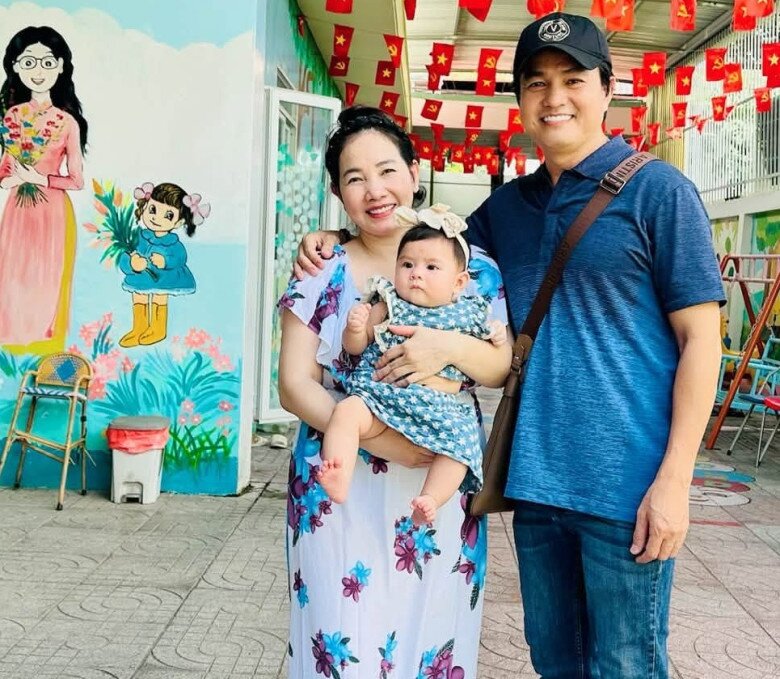 Bé Dâu Tây cũng đã được trải nghiệm học sớm tại trường và có bố mẹ theo cùng.