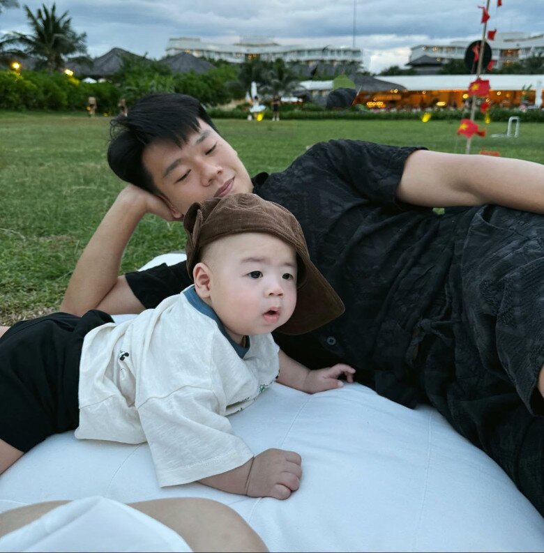 Khoảng thời gian gắn kết hiếm hoi của hot mom Tuyên Quang và chồng cầu thủ