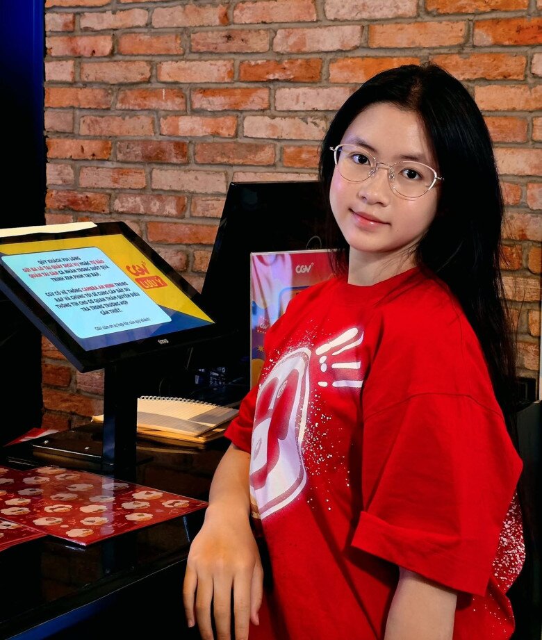 Cô bé 15 tuổi nhưng có thành tích nghệ thuật nổi bật.