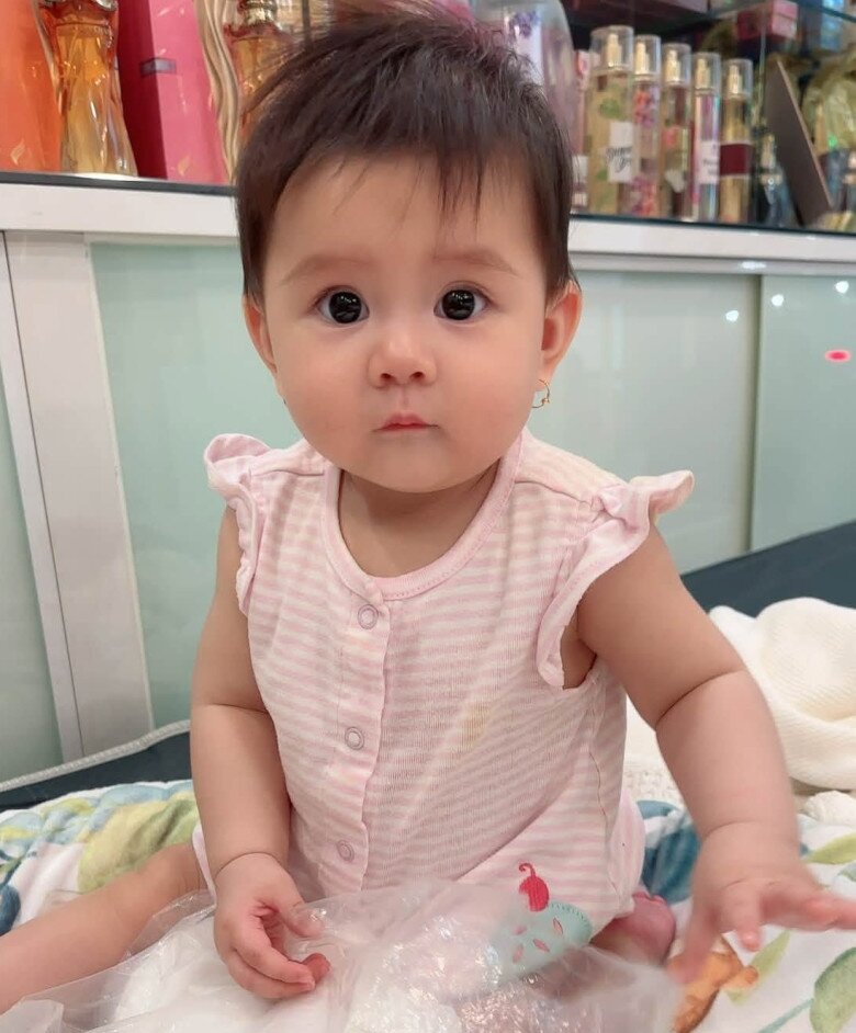Dâu Tây hiện tại được 8 tháng tuổi, đáng yêu và rất lanh lợi.