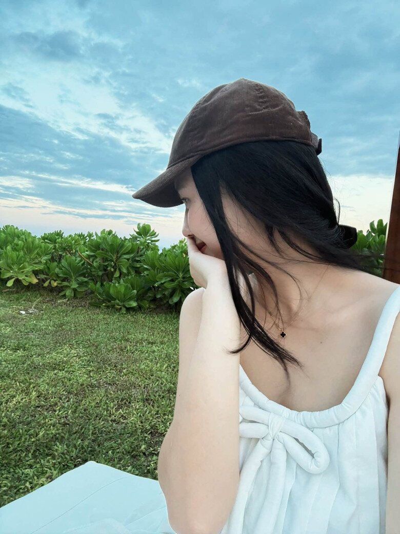 Mỹ nhân Tuyên Quang và chồng cầu thủ 1m82 đưa con đi nghỉ lễ ở Khánh Hòa, con trai kháu khỉnh, mẹ bỉm xinh nuột nà - 1