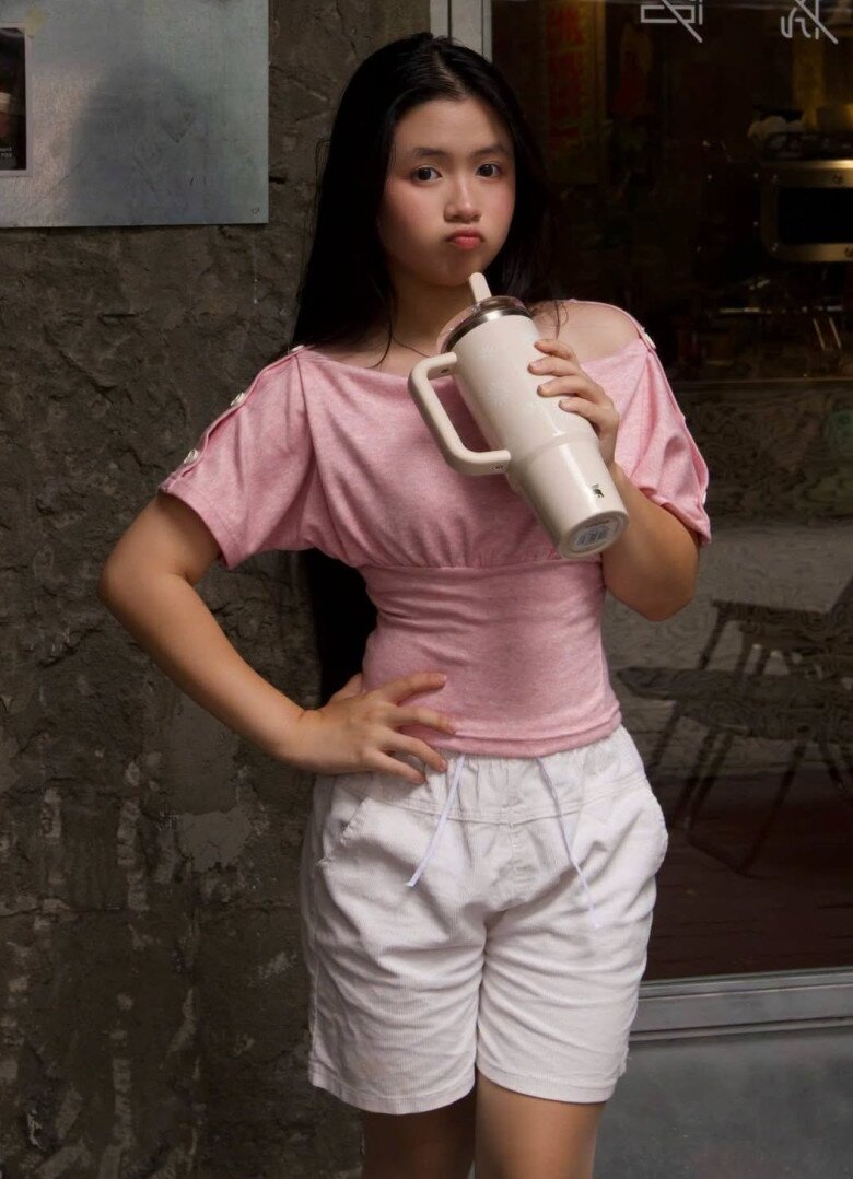 Tuổi đậy thì, Ngân Chi sở hữu vóc dáng thon gọn, khỏe khoắn.