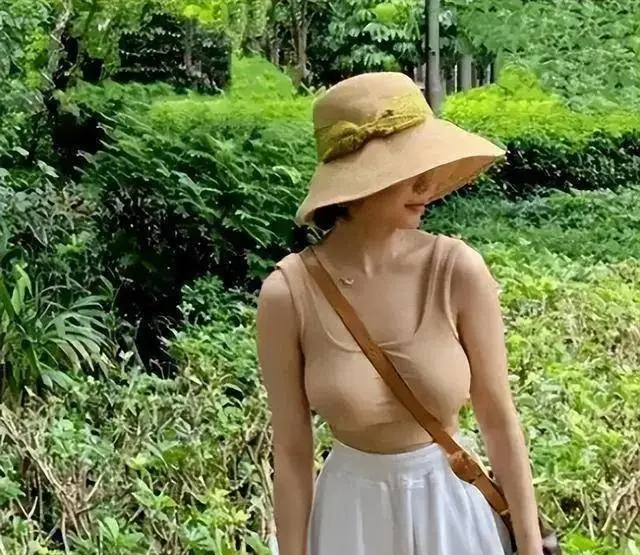 Diện mạo tuổi dậy thì trưởng thành vượt tuổi của hot girl nhí amp;#34;Bố ơi! Mình đi đâu thế?amp;#34; - 9