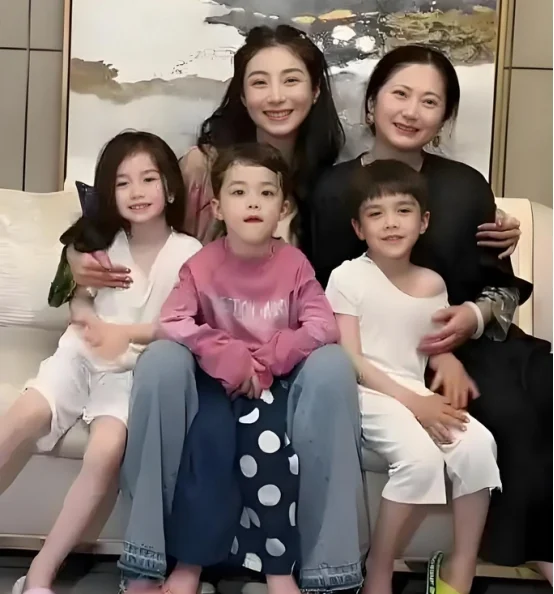 Mỹ nhân chi 2 tỷ đồng sang Thái thụ tinh nhân tạo sinh 3 con lai, diện mạo những đứa trẻ 7 tuổi gây bất ngờ - 10