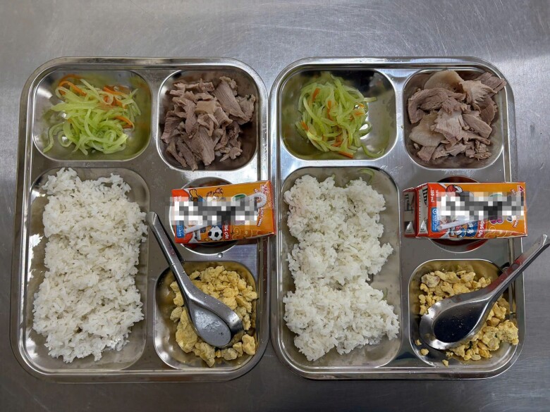 Trường con em đây nhé, hộp sữa là bữa chiều. Ảnh Huyền Trần
