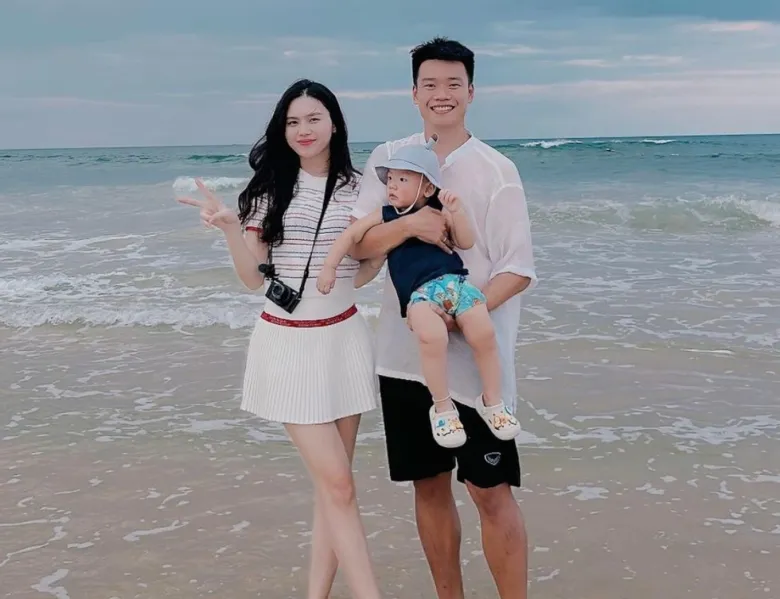 Mỹ nhân Tuyên Quang và chồng cầu thủ 1m82 đưa con đi nghỉ lễ ở Khánh Hòa, con trai kháu khỉnh, mẹ bỉm xinh nuột nà - 11