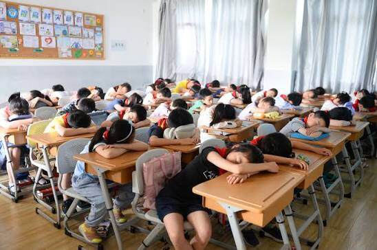 Tư thế ngủ ảnh hưởng đến sức khỏe của các em. Ảnh minh họa