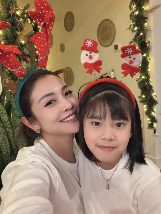 Con gái út được dự đoán là hoa hậu tương lai.