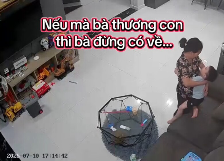 Cho bảo mẫu nghỉ làm sau 4 năm, ông bố xem camera giám sát thấy bất ngờ với hành động của con trai - 1