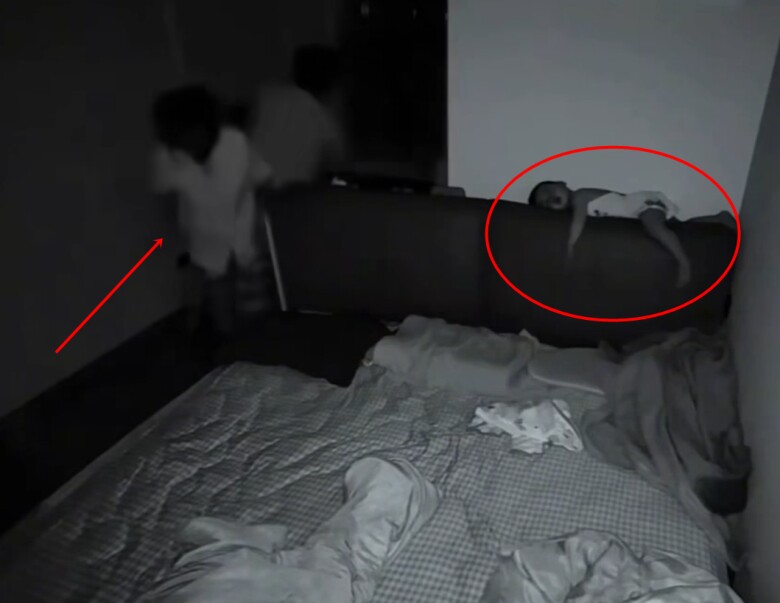 Camera ghi lại cảnh cặp vợ chồng hốt hoảng tìm con mất tích giữa đêm và cái kết “cười đau ruột” - 5