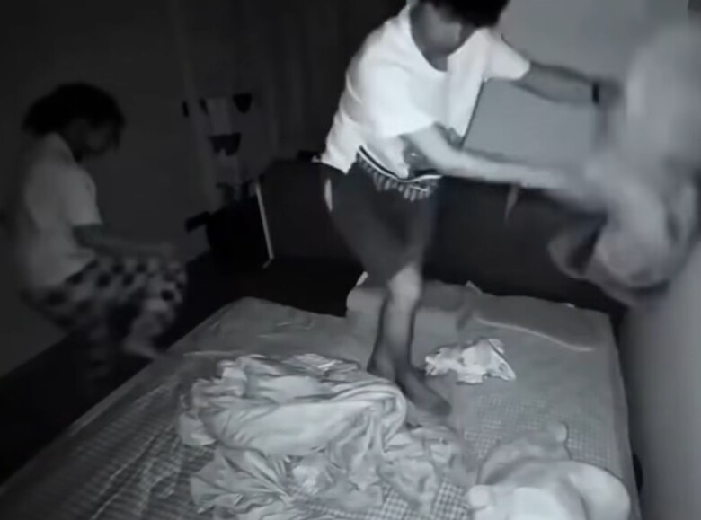 Camera ghi lại cảnh cặp vợ chồng hốt hoảng tìm con mất tích giữa đêm và cái kết “cười đau ruột” - 4