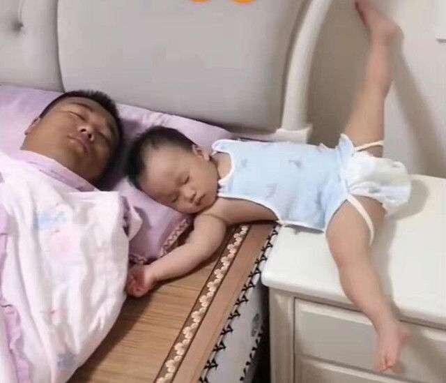 Nhờ chồng ru con ngủ, mẹ bỉm sữa dở khóc dở cười khi mở cửa phòng - 2